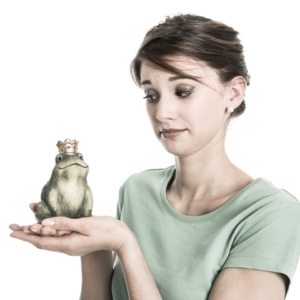Frau mit Frosch